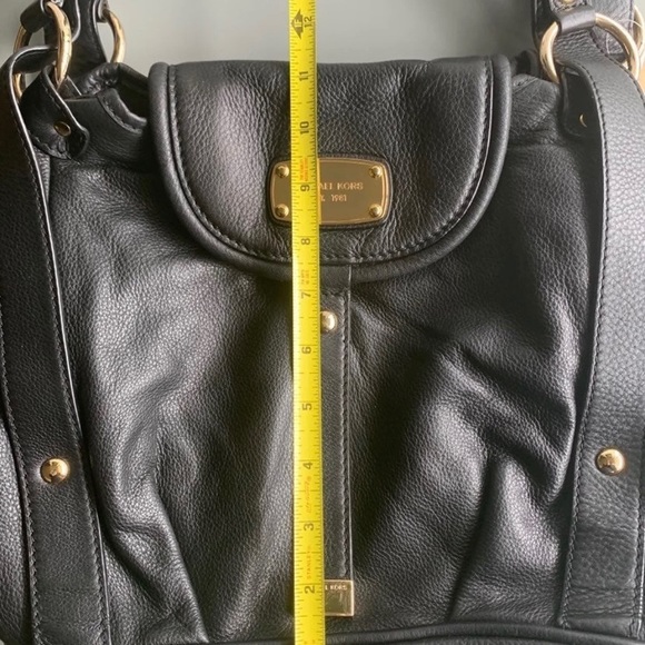 NWT Michael Kors Black Leather Shoulder Tote - Picture 8 of 9